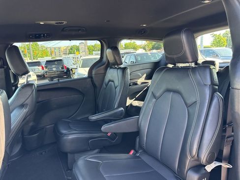 Used 2025 Chrysler Pacifica Select FWD image 26