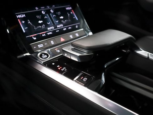 Used 2021 Audi e-tron Premium w/ Convenience Plus Package image 18