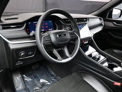 Used 2024 Jeep Grand Cherokee L Altitude image 13