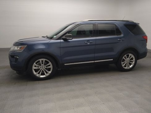 Used 2019 Ford Explorer XLT w/ Equipment Group 202A FWD image 2