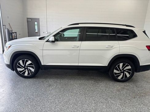New 2026 Volkswagen Atlas SE FWD image 2