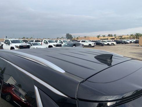 Used 2023 Buick Enclave Premium image 7