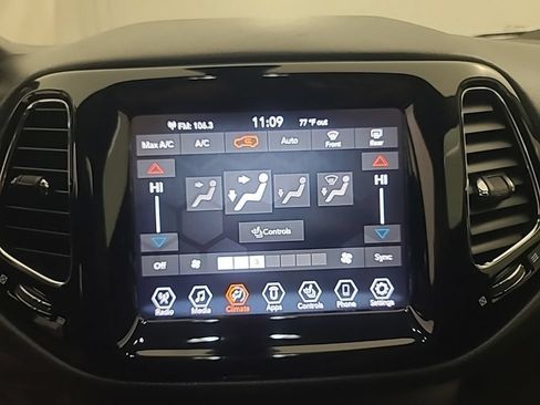 Used 2020 Jeep Compass Limited FWD image 32