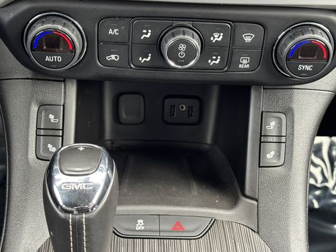 Used 2019 GMC Acadia SLT AWD/4WD image 8