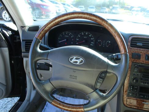 Used 2005 Hyundai XG350 L image 12