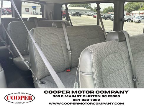 Used 2025 Chevrolet Express 3500 LS RWD image 16