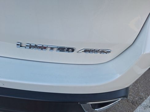 Used 2019 Toyota Highlander Limited image 12