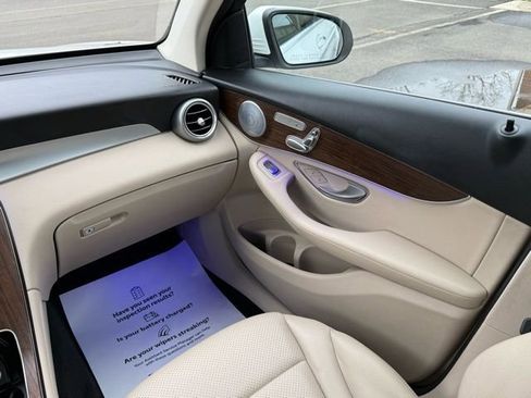 Used 2021 Mercedes-Benz GLC 300 GLC 300 image 35