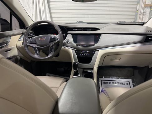 Used 2017 Cadillac XT5 Luxury w/ Driver Awareness Package image 14