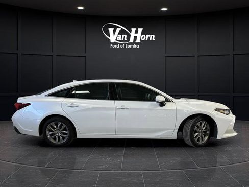 Used 2022 Toyota Avalon XLE image 2