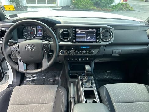 Certified 2022 Toyota Tacoma TRD Off-Road w/ Technology Package AWD/4WD image 13