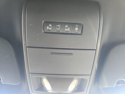 Used 2019 Dodge Grand Caravan SXT FWD image 17