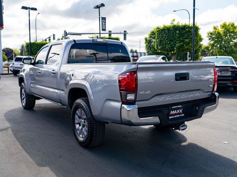 Used 2018 Toyota Tacoma SR5 AWD/4WD image 11