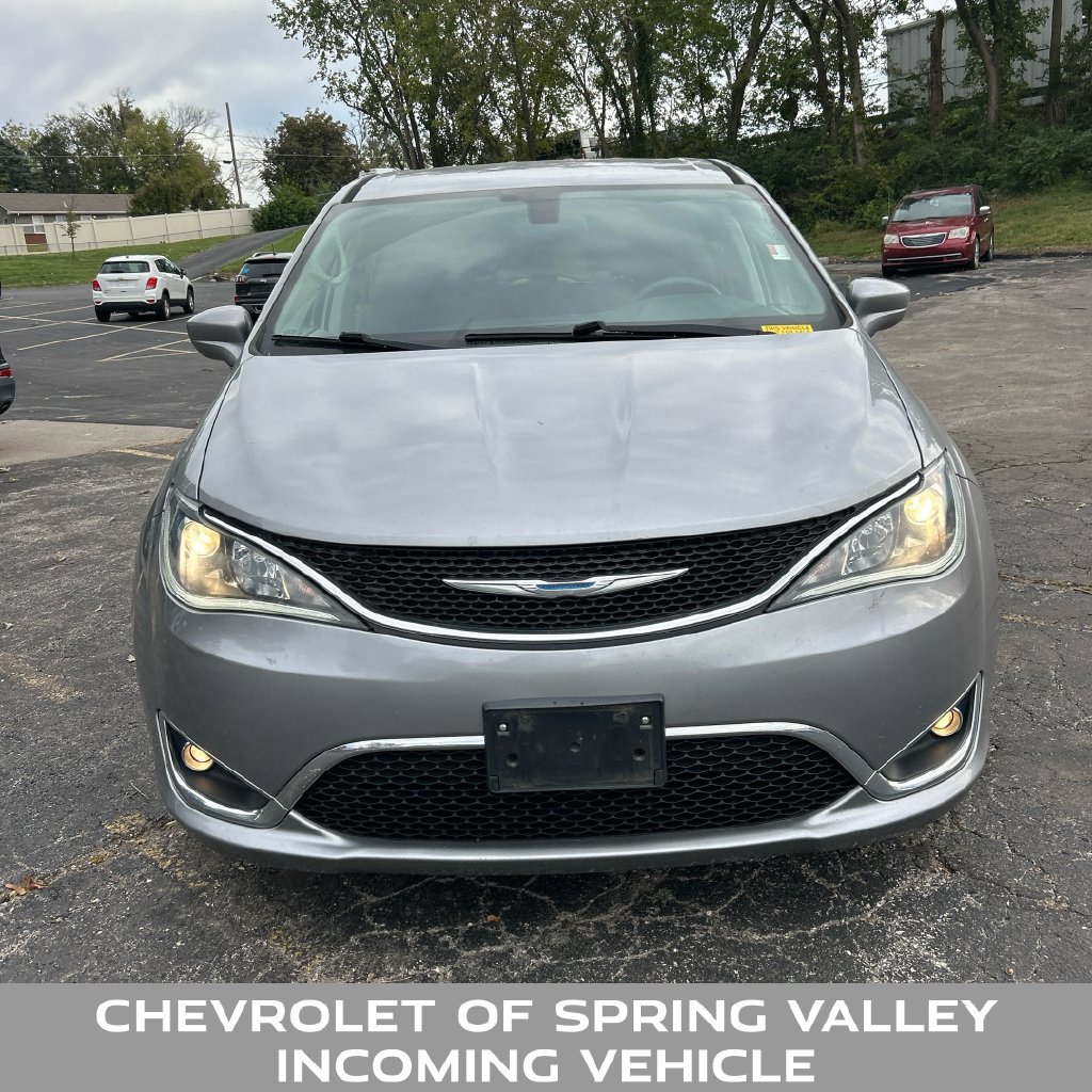 Used 2018 Chrysler Pacifica Touring Plus w/ Tire & Wheel Group FWD image 6