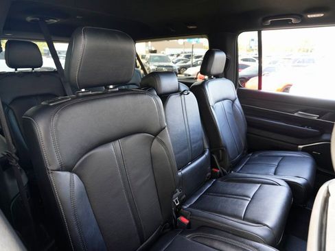 Used 2023 Jeep Wagoneer L Series II image 25