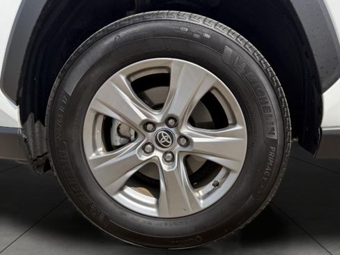 Used 2025 Toyota RAV4 XLE AWD/4WD image 6
