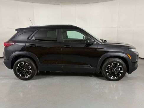 Certified 2023 Chevrolet TrailBlazer LT w/ Convenience Package FWD image 11