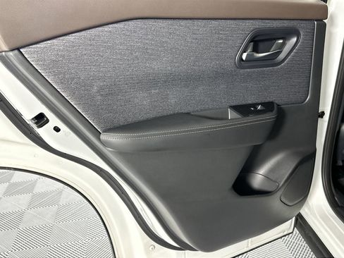 Certified 2023 Nissan Rogue SV image 30