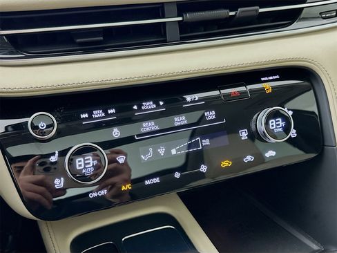 Used 2023 INFINITI QX60 Sensory w/ Cargo Package image 17