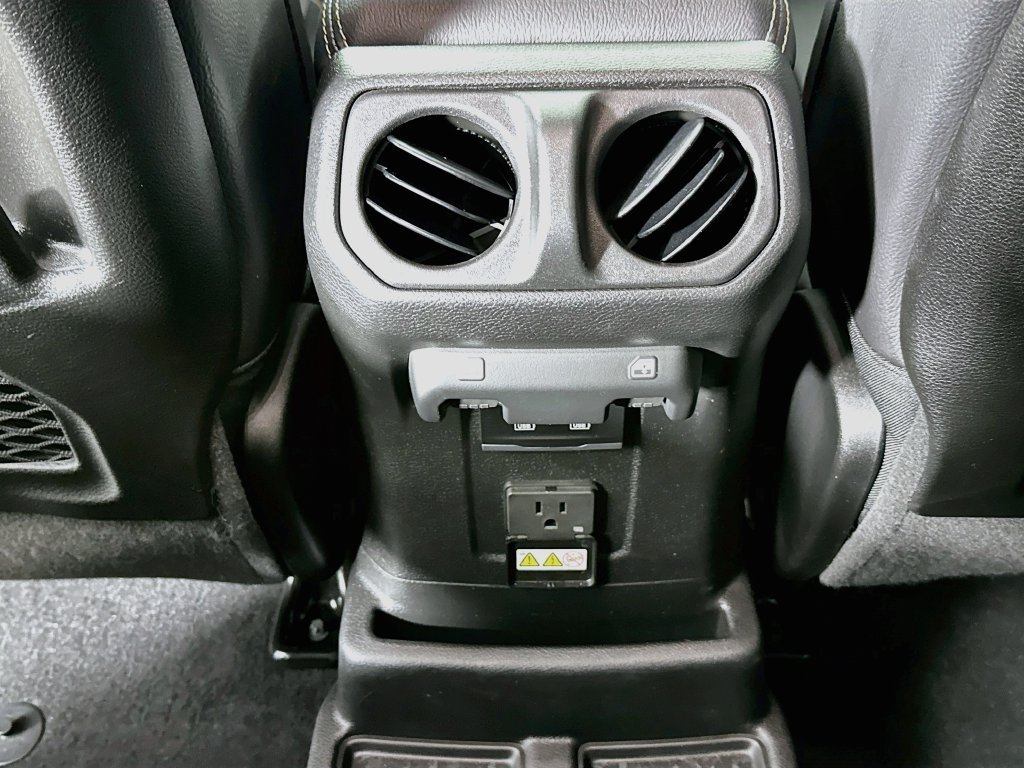 Used 2025 Jeep Wrangler Unlimited Sahara AWD/4WD image 23