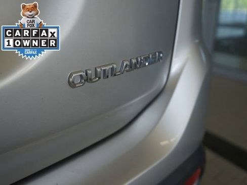 Used 2018 Mitsubishi Outlander ES FWD image 12