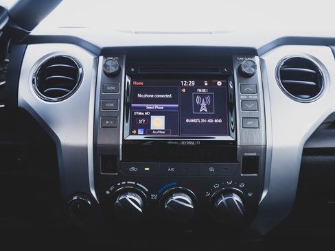 Used 2014 Toyota Tundra SR5 image 4