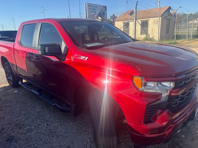 Used 2023 Chevrolet Silverado 1500 RST AWD/4WD image 2