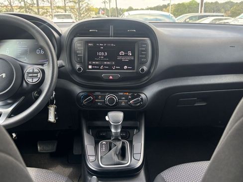Used 2025 Kia Soul LX w/ LX Technology Package image 17