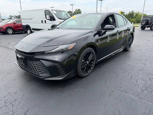 Used 2025 Toyota Camry SE FWD image 5