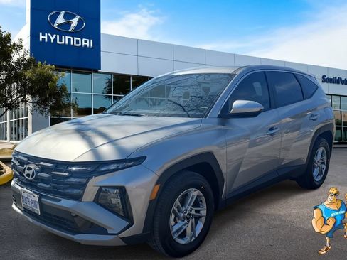 Certified 2026 Hyundai Tucson SE FWD image 1