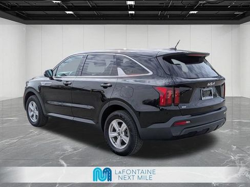 Used 2023 Kia Sorento LX AWD/4WD image 3