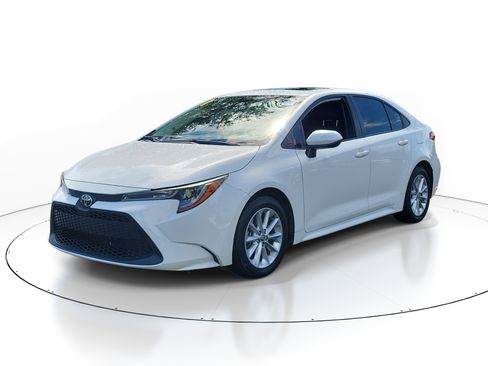 Used 2021 Toyota Corolla LE w/ LE Premium Package FWD image 3