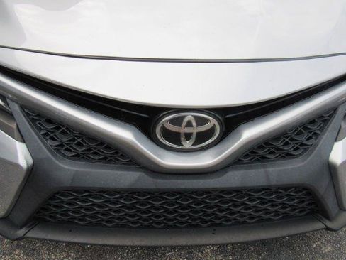 Used 2018 Toyota Camry SE w/ Moonroof Package FWD image 4