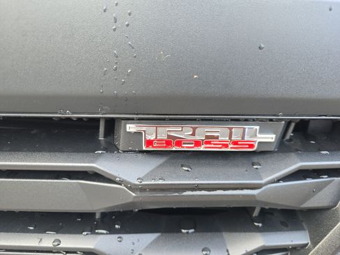 Used 2023 Chevrolet Colorado Trail Boss w/ LPO, Dark Essentials Package AWD/4WD image 11