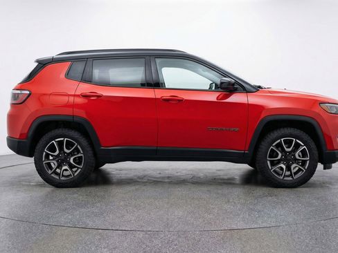 Used 2025 Jeep Compass Trailhawk AWD/4WD image 11