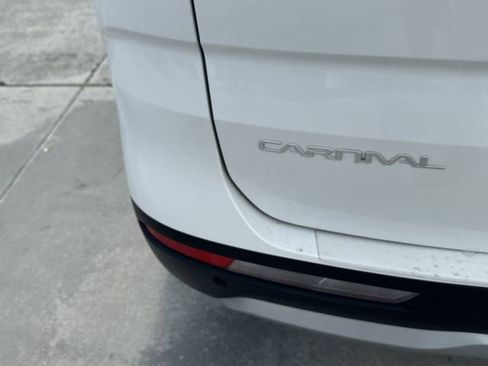 Certified 2024 Kia Carnival LX image 8