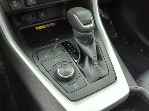 Certified 2022 Toyota RAV4 XLE Premium AWD/4WD image 12