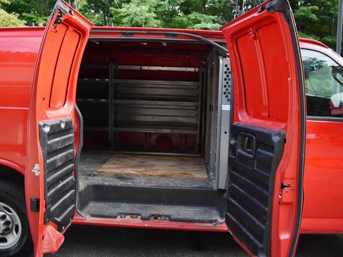 Used 2020 Chevrolet Express 2500 RWD image 27