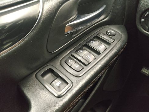 Used 2020 Dodge Grand Caravan SE FWD image 27