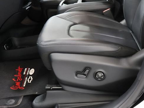 Used 2025 Chrysler Pacifica Select FWD image 19
