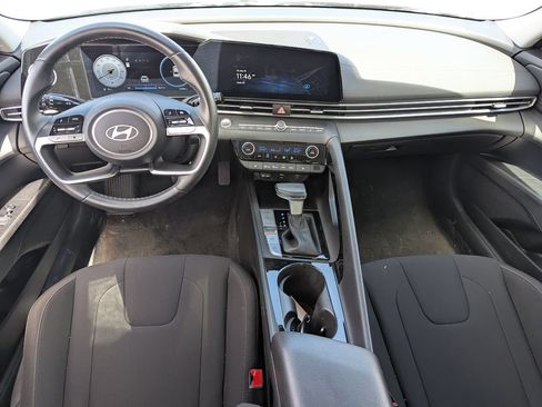 Used 2025 Hyundai Elantra SEL FWD image 29