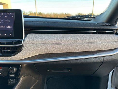 Certified 2025 Jeep Compass Latitude image 43