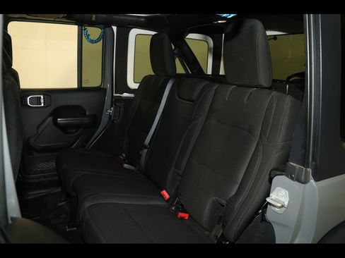 Used 2018 Jeep Wrangler Unlimited Sport S image 19