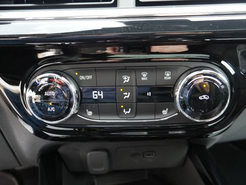 New 2026 Chevrolet Trax RS w/ Sunroof Package FWD image 17