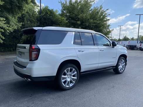 Used 2024 Chevrolet Tahoe High Country AWD/4WD image 9