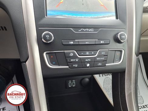 Used 2019 Ford Fusion SE FWD image 11