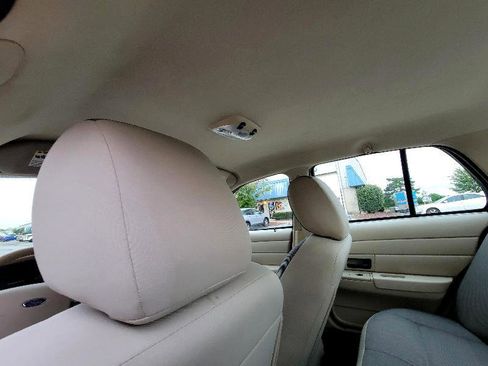 Used 2011 Ford Crown Victoria Police Interceptor w/ Comfort & Convenience Group image 37