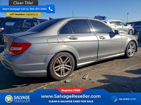 Used 2013 Mercedes-Benz C 250 Sedan image 4