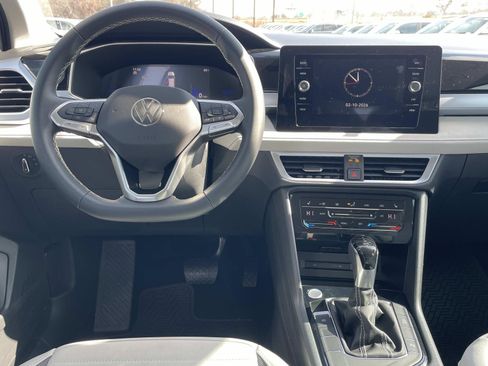 New 2026 Volkswagen Taos SE FWD image 14