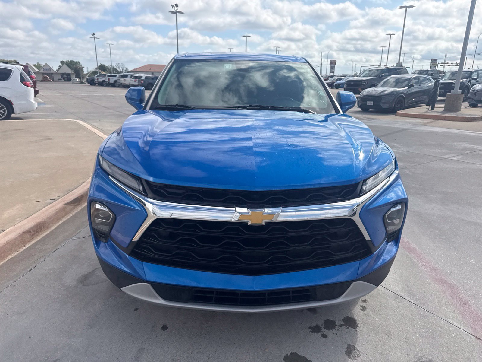 Used 2025 Chevrolet Blazer LT AWD/4WD image 2